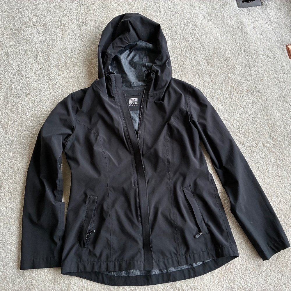 Size SMALL 32 Degree Cool Jacket